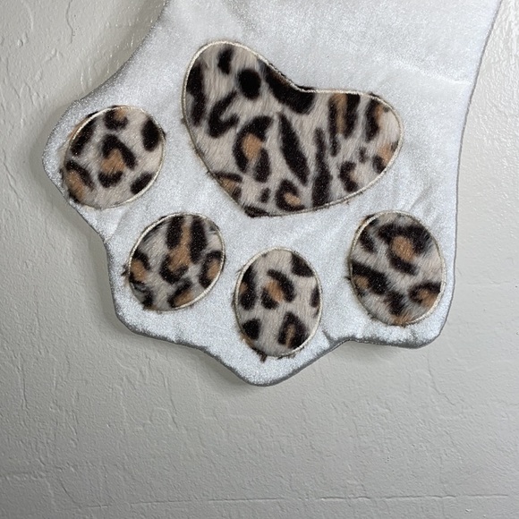 🎉HP🎉New Juicy Couture Pet Leopard/Cream Faux Fur Paw Print Holiday Stocking🐾 - Picture 5 of 10